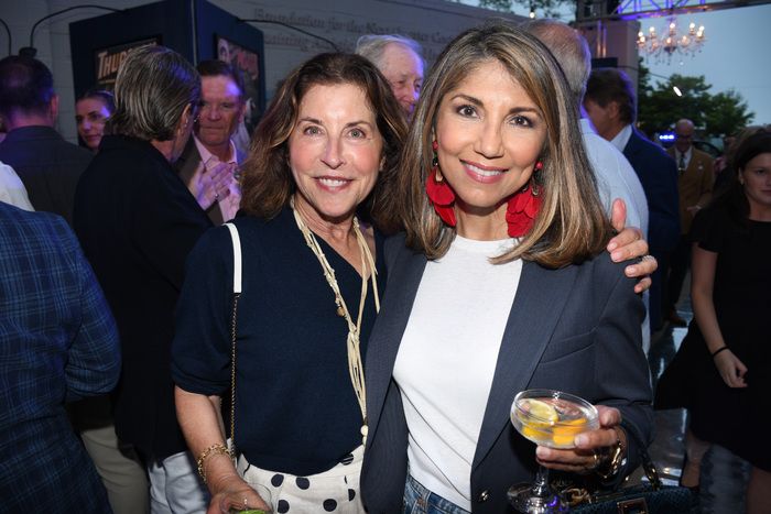 Photos: Go Inside Bay Street Theater's 32nd Annual Benefit Gala MAYBE THEY'RE MAGIC...! — photo 13 of 21