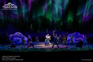 Jonah Ho'okano, Daisy Wright and the cast Photo