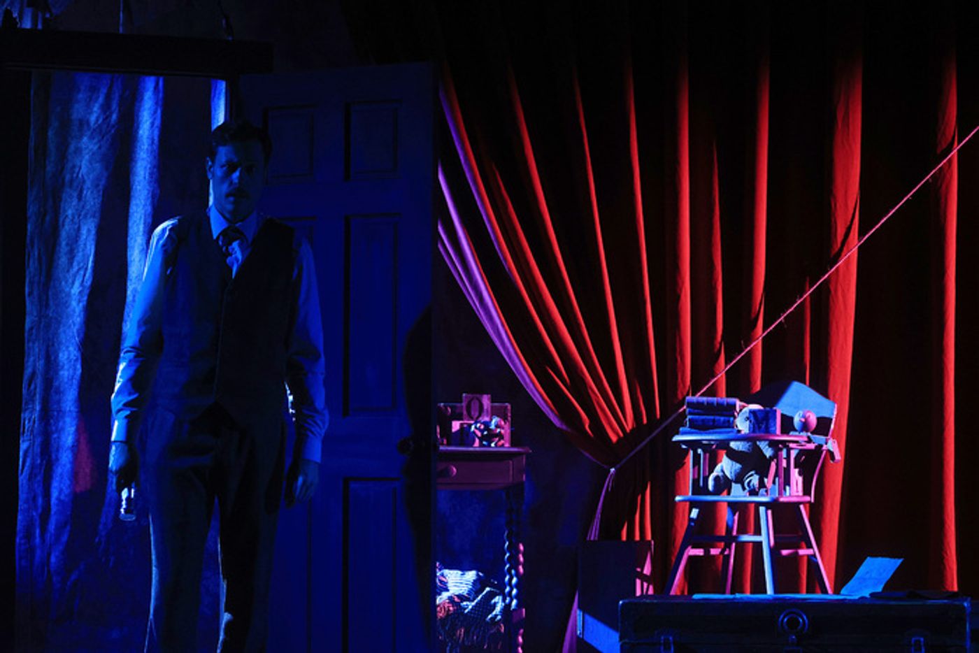 Photos: THE WOMAN IN BLACK at Main Street Theater  Image