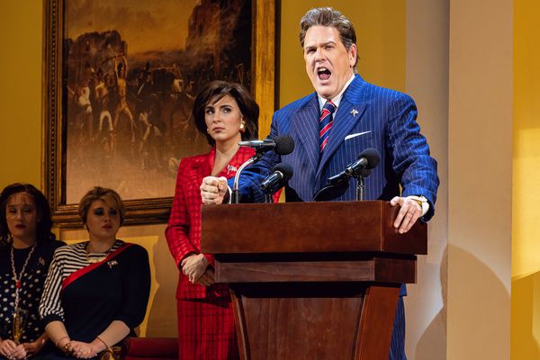 L - R: The Santa Fe Opera Chorus, Elena Villalo?n (Sheila), Michael Mayes (David), ph Photo