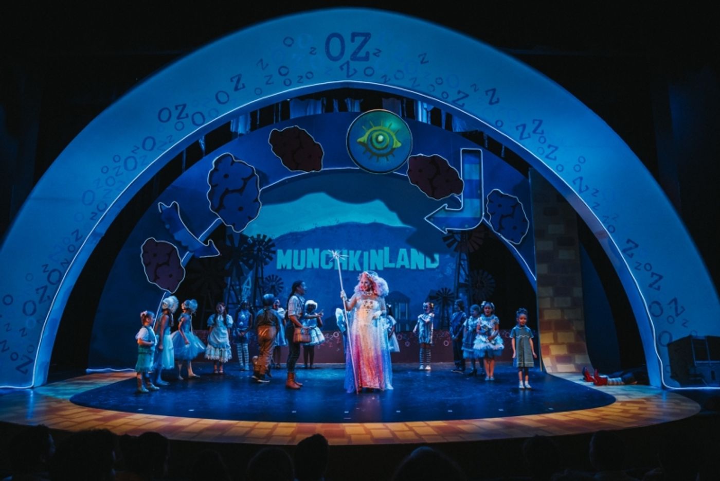 Review: THE WIZARD OF OZ at Queensbury Theatre  Image