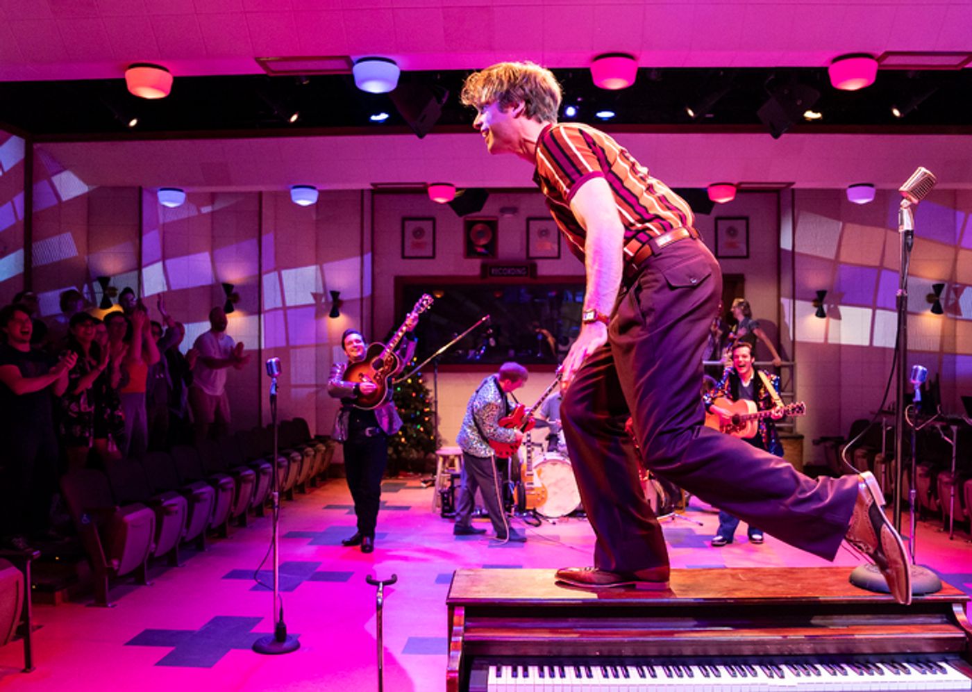 Photos: MILLION DOLLAR QUARTET at Paramount Theatre  Image