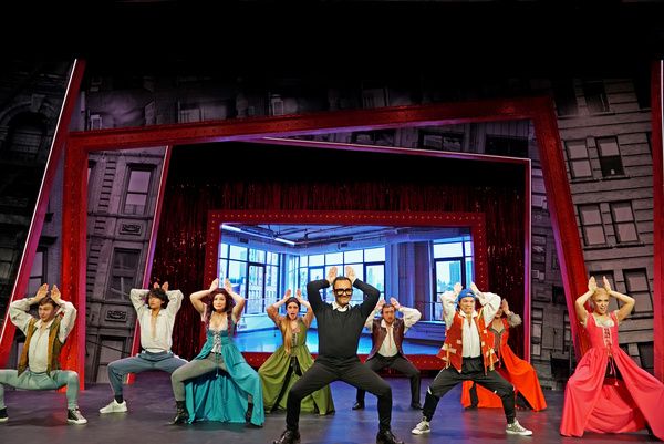 Frank Thompson as Ron Carlisle & the Cast of Tootsie Photo