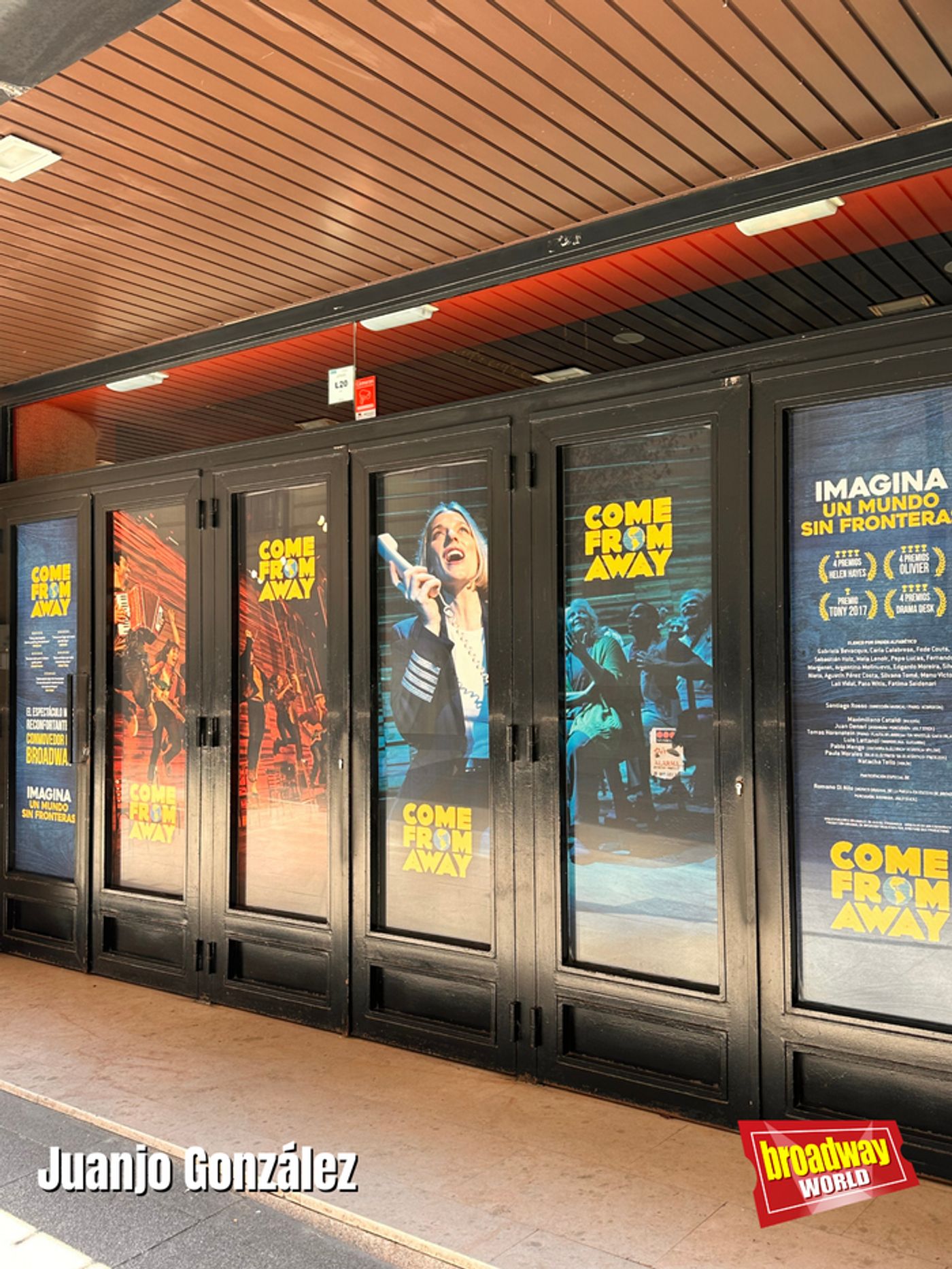 PHOTOS: El cartel de COME FROM AWAY ya luce en el Marquina de Madrid PHOTOS: El cartel de COME FROM AWAY ya luce en el Marquina de Madrid Image