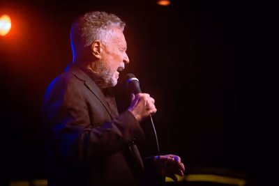 Clint Holmes Photo