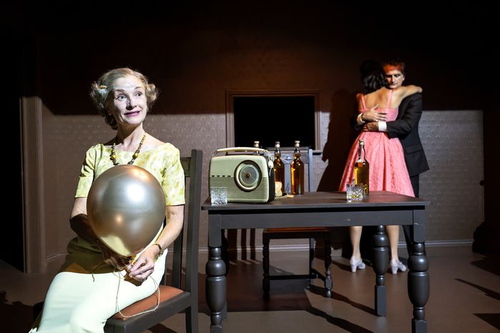 Photos: First Look At Jane Horrocks and More In THE BIRTHDAY PARTY — photo 9 of 22
