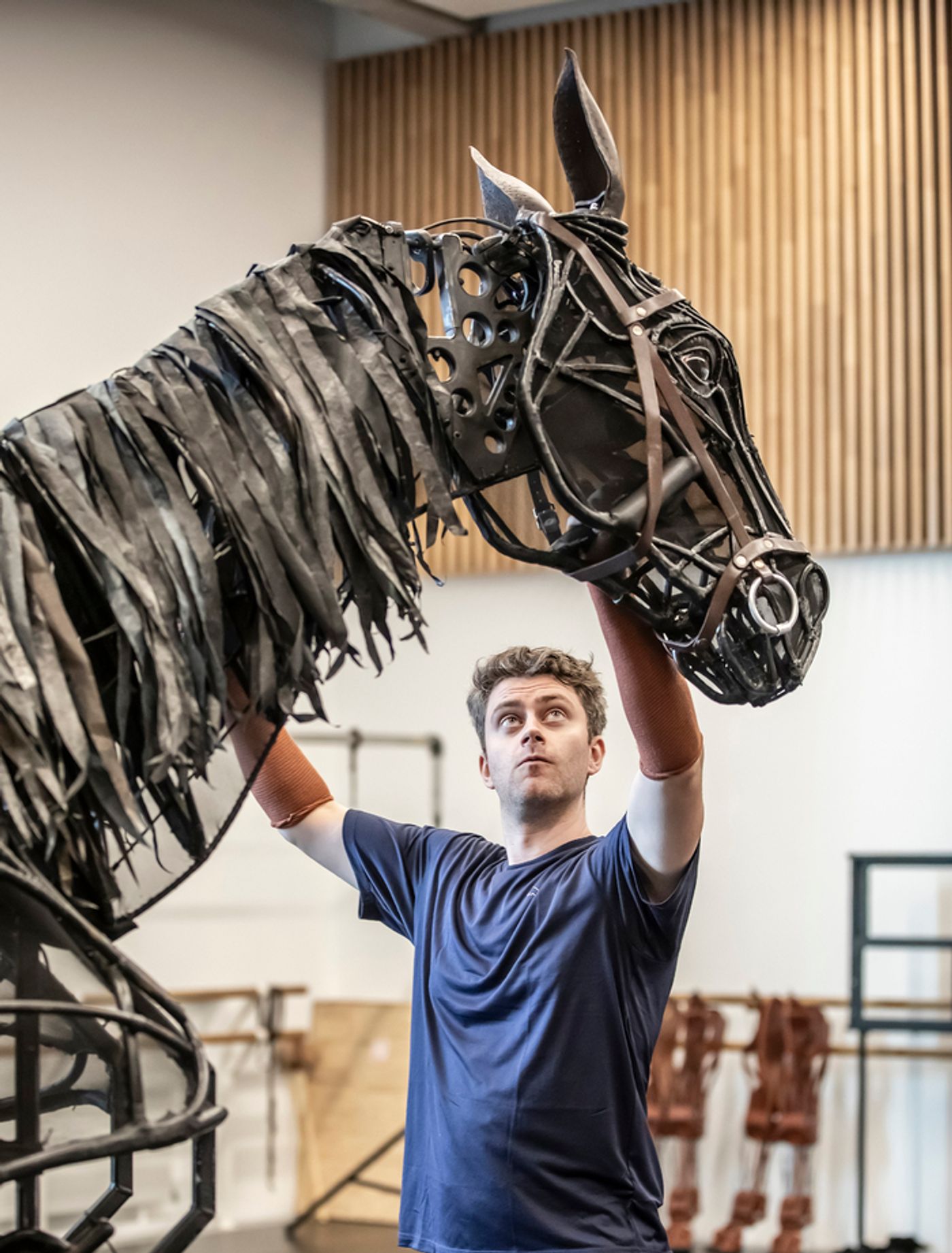 Photos: WAR HORSE UK and Ireland Tour in Rehearsal  Image