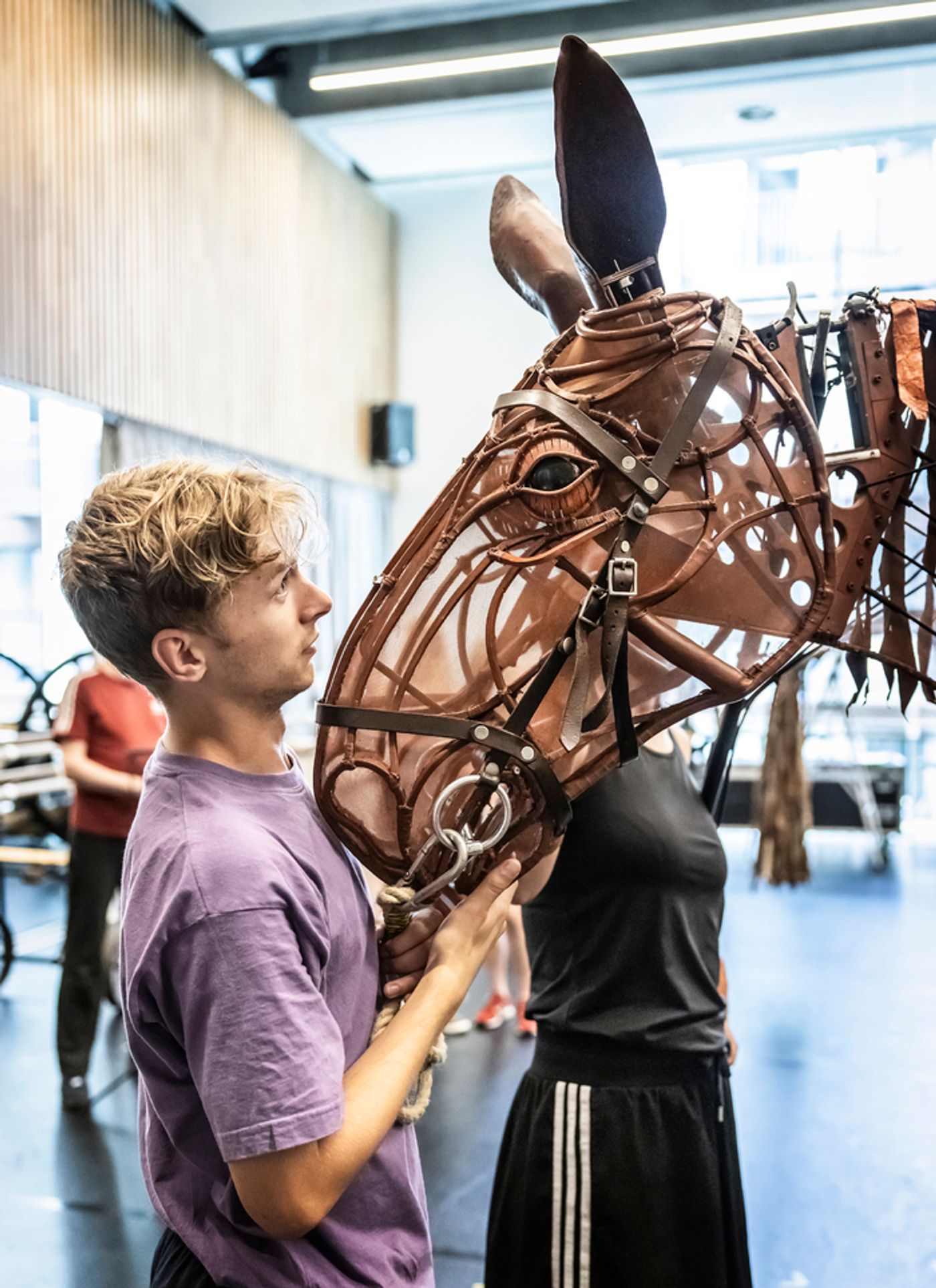 Photos: WAR HORSE UK and Ireland Tour in Rehearsal  Image