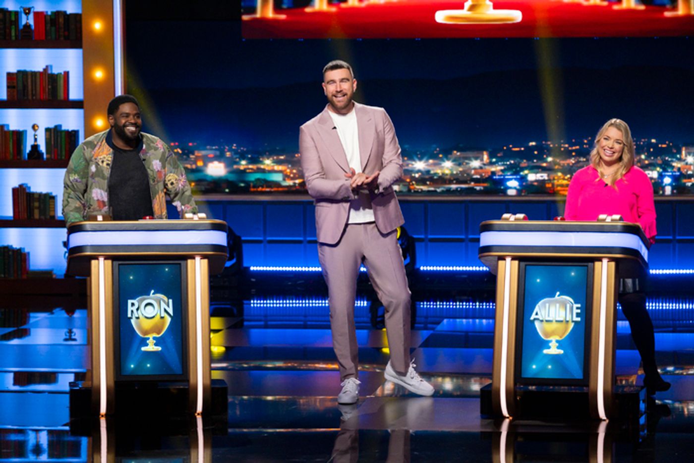 Photos: Prime Video Reveals First Look and Premiere Date for ARE YOU SMARTER THAN A CELEBRITY?  Image