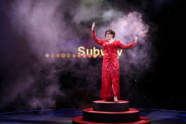 Kyle Nicholas Anderson as Michael Dorsey in TOOTSIE at North Shore Music Theatre (Aug Photo
