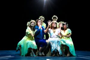 Kyle Nicholas Anderson (Dorothy Michaels) and T. Shyvonne Stewart (Julie Nichols) with the cast of TOOTSIE at North Shore Music Theatre (August 13 - 25, 2024). Photo by David Costa Photography
@ BroadwayWorld Kyle Nicholas Anderson (Dorothy Michaels) and T. Shyvonne Stewart (Julie Nichols) wit Photo