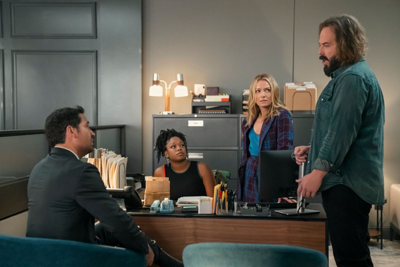 Photos: Netflix Shares First-Look Images for Season 3 of THE LINCOLN LAWYER  Image