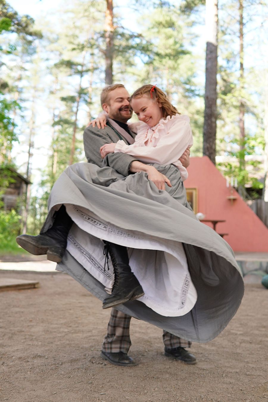 Arvio: Linnapuomin Karkureissa punainen lanka kulkee loppuun saakka, Taaborin Kivi-juhlat Image