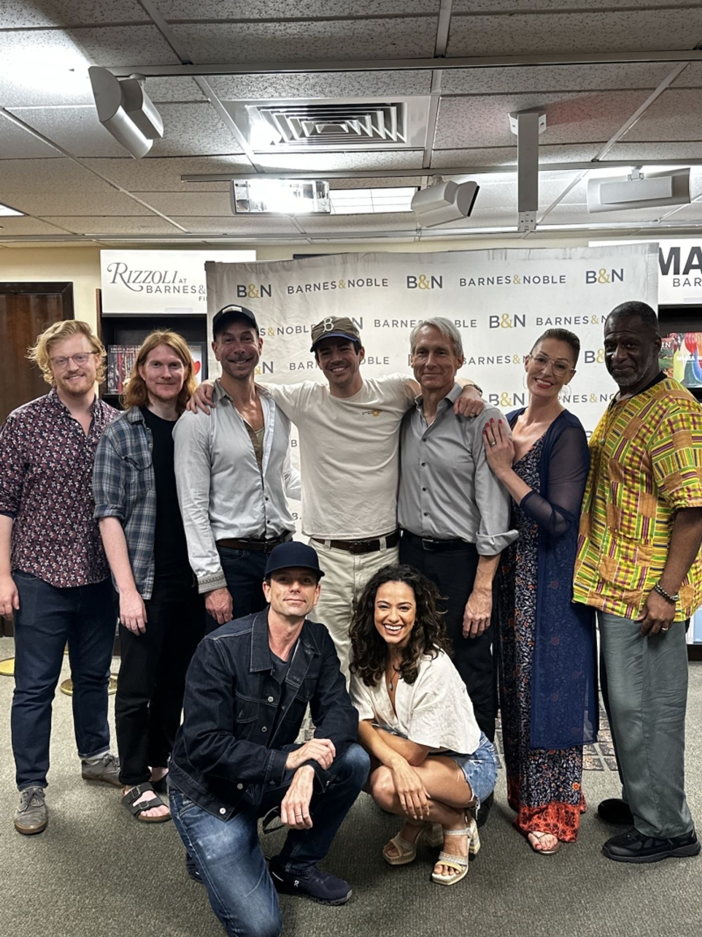 Photos: WATER FOR ELEPHANTS Cast Signs Albums at Barnes & Noble  Image