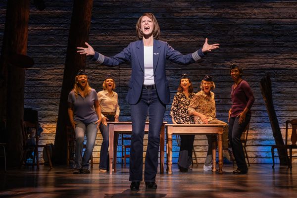 Cailin Stadnyk and the cast of COME FROM AWAY Photo