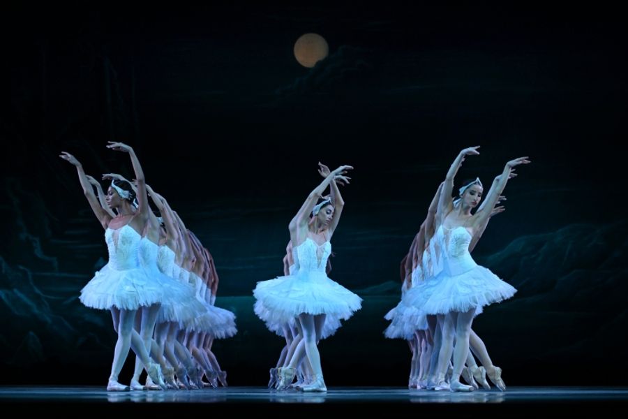 Review: STATE BALLET OF GEORGIA'S SWAN LAKE, London Coliseum Image