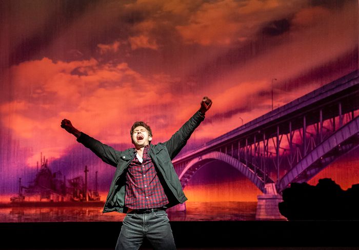 Photos: THE FULL MONTY at Paramount Theatre — photo 16 of 17