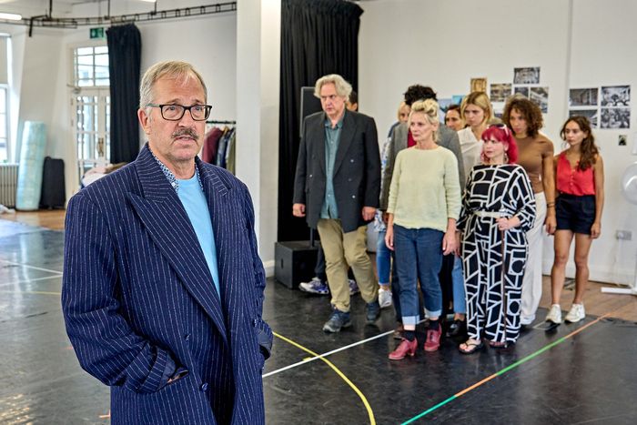 Photos: Rehearsal Underway For the UK Tour of MURDER ON THE ORIENT EXPRESS — photo 16 of 22