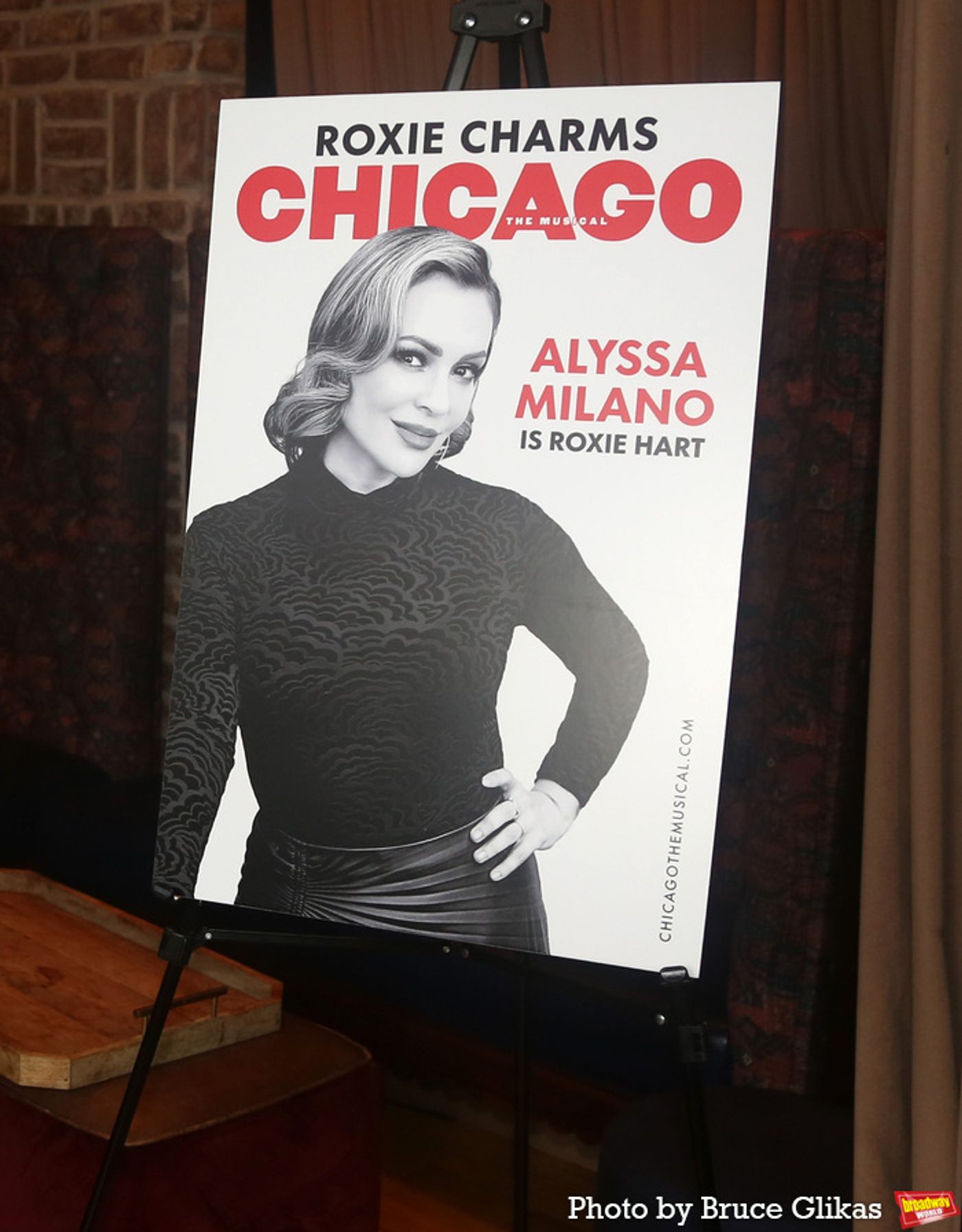 Photos: Alyssa Milano Meets the Press for CHICAGO Debut Photos: Alyssa Milano Meets the Press for CHICAGO Debut Image