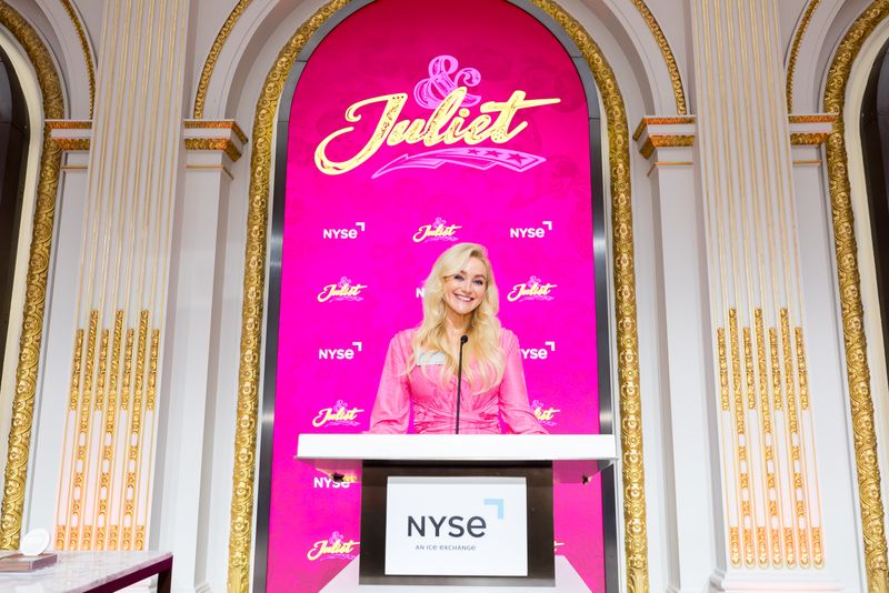 Photos: & JULIET Celebrates 750 Performances On Broadway — photo 12 of 20