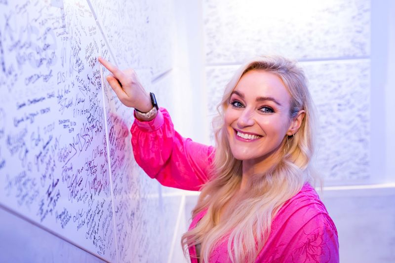 Photos: & JULIET Celebrates 750 Performances On Broadway — photo 18 of 20