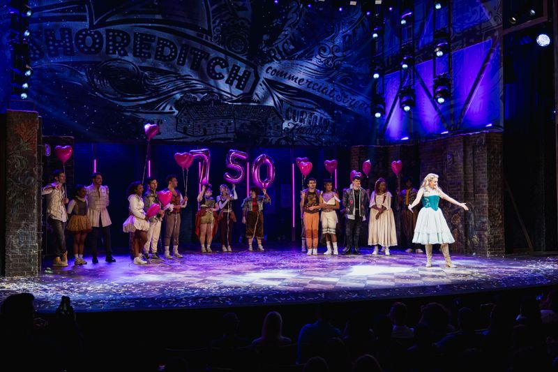 Photos: & JULIET Celebrates 750 Performances On Broadway — photo 2 of 20