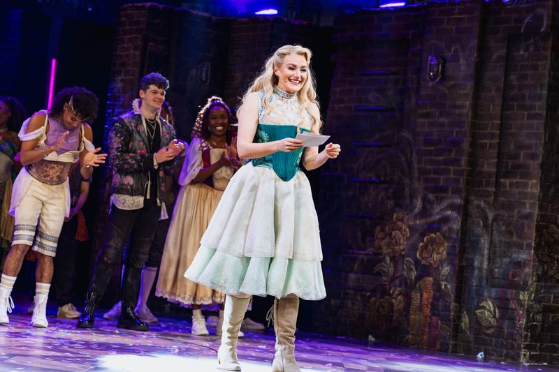 Photos: & JULIET Celebrates 750 Performances On Broadway — photo 1 of 20