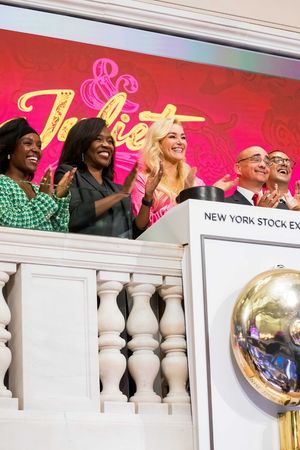 Khailah Johnson, Jeannette Bayardelle, Betsy Wolfe, NYSE representative, Matt Raffy @ BroadwayWorld Khailah Johnson, Jeannette Bayardelle, Betsy Wolfe, NYSE representative, Matt Raffy Photo