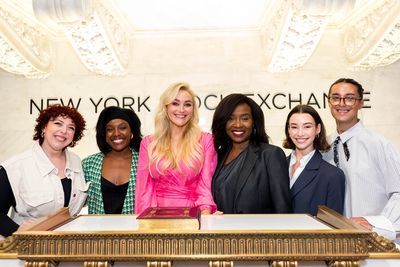 Bex Robinson, Khailah Johnson, Betsy Wolfe, Jeannette Bayadelle, Ava Noble, Matt Raff Photo