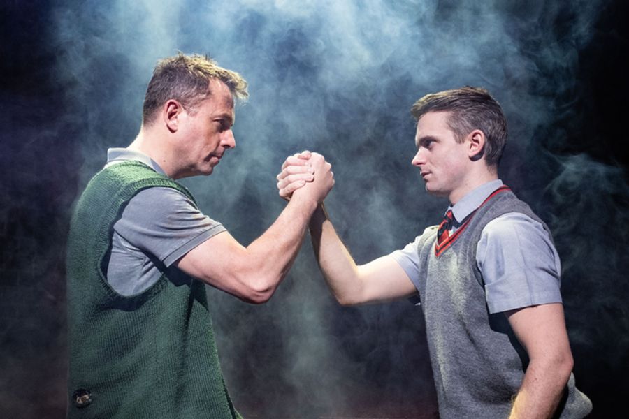 Photos: BLOOD BROTHERS UK Tour Image