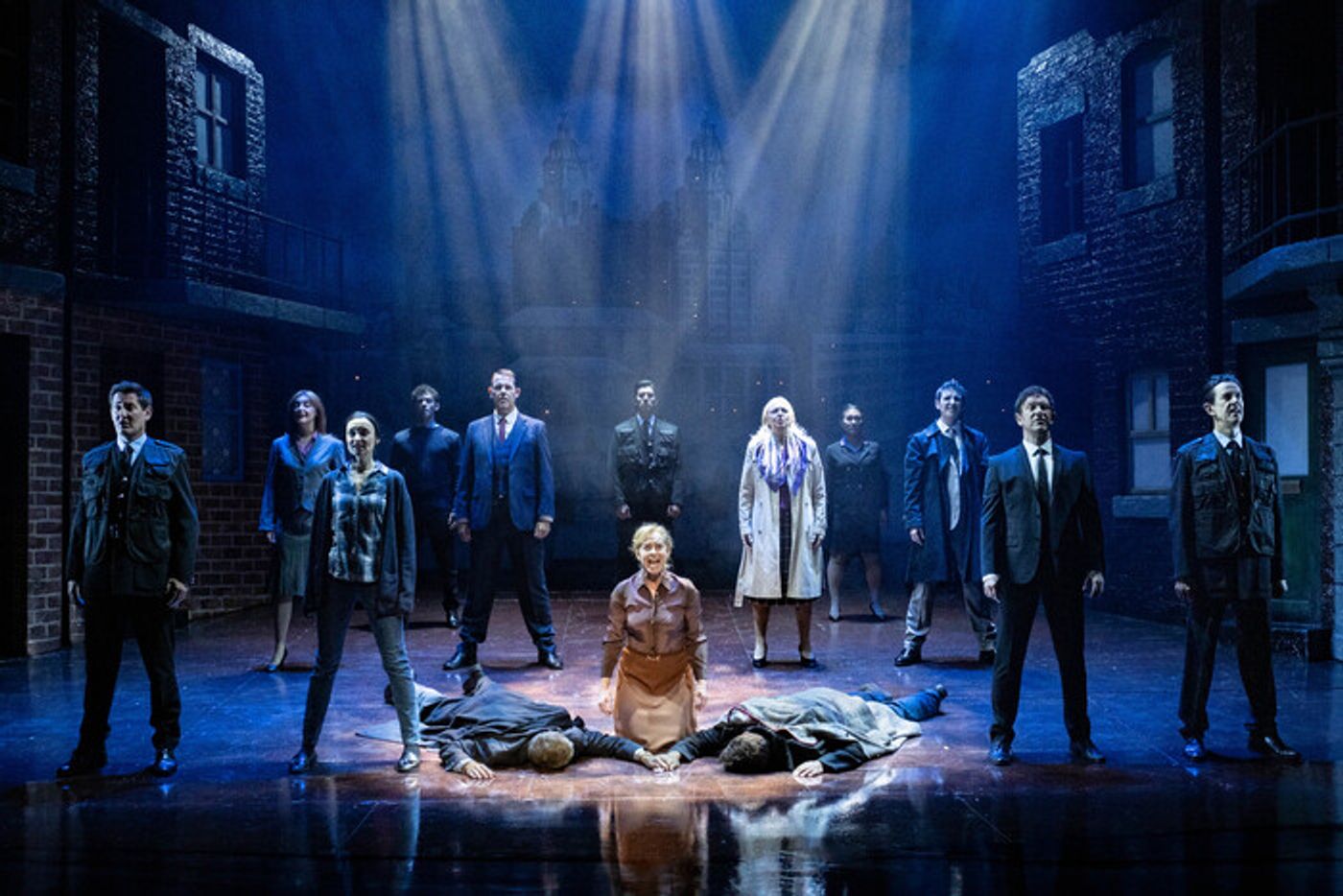 Photos: BLOOD BROTHERS UK Tour Photos: BLOOD BROTHERS UK Tour Image