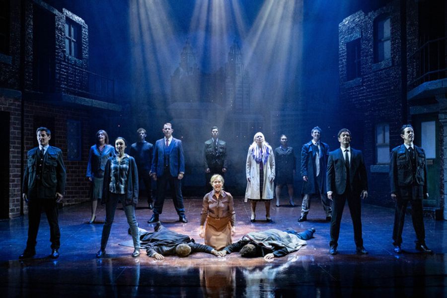 Photos: BLOOD BROTHERS UK Tour Image
