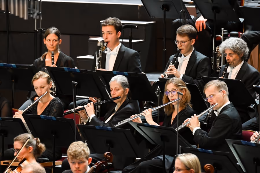 Review: BBC PROMS: PROM 62: RATTLE CONDUCTS MAHLER'S 6TH, Royal Albert Hall Image