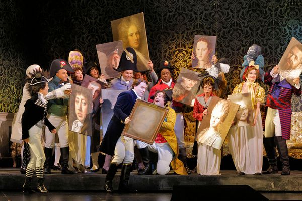 Mei Gui Zhang, Michael Fabiano, and members of the San Francisco Opera Chorus Photo