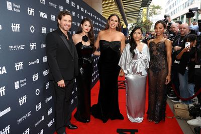 Édgar Ramírez, Selena Gomez, Karla Sofía Gascón, Adriana Paz and Zoe Saldana Photo