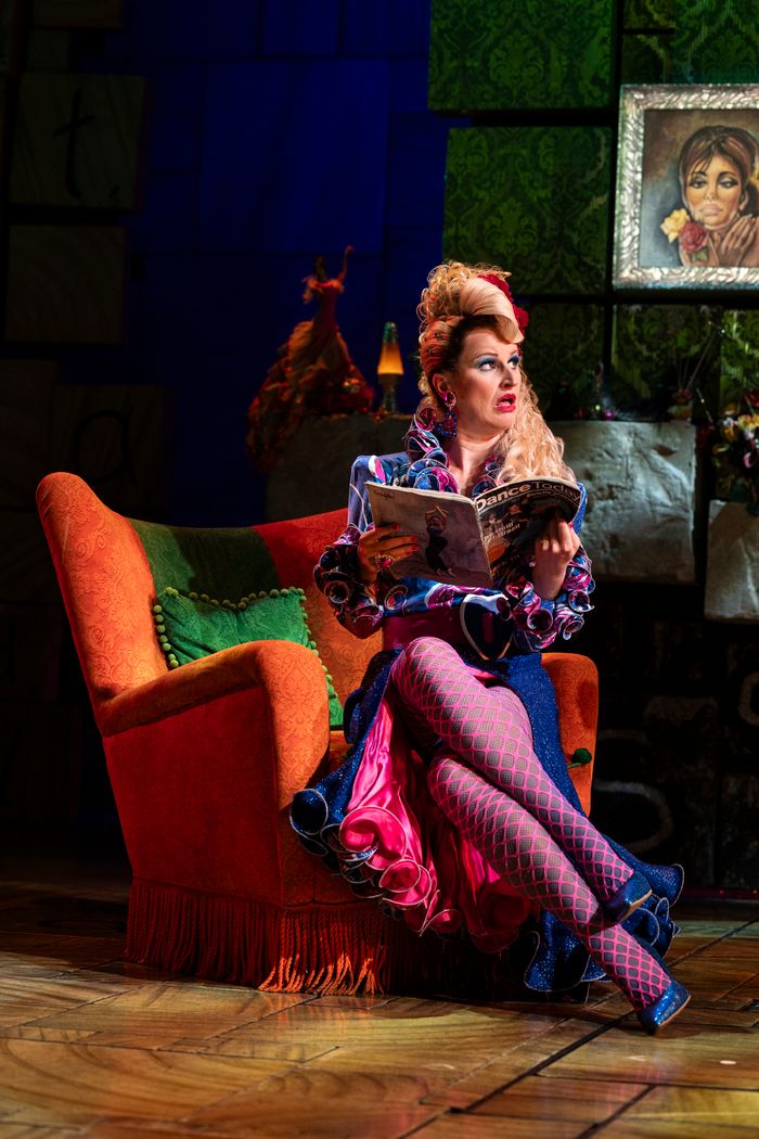 Photos: MATILDA THE MUSICAL Welcomes New Cast Members — photo 1 of 5