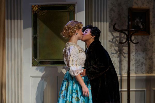 Brooke Turner and Shannon Williams in Dial M for Murder at Pittsburgh Public Theater, Photo