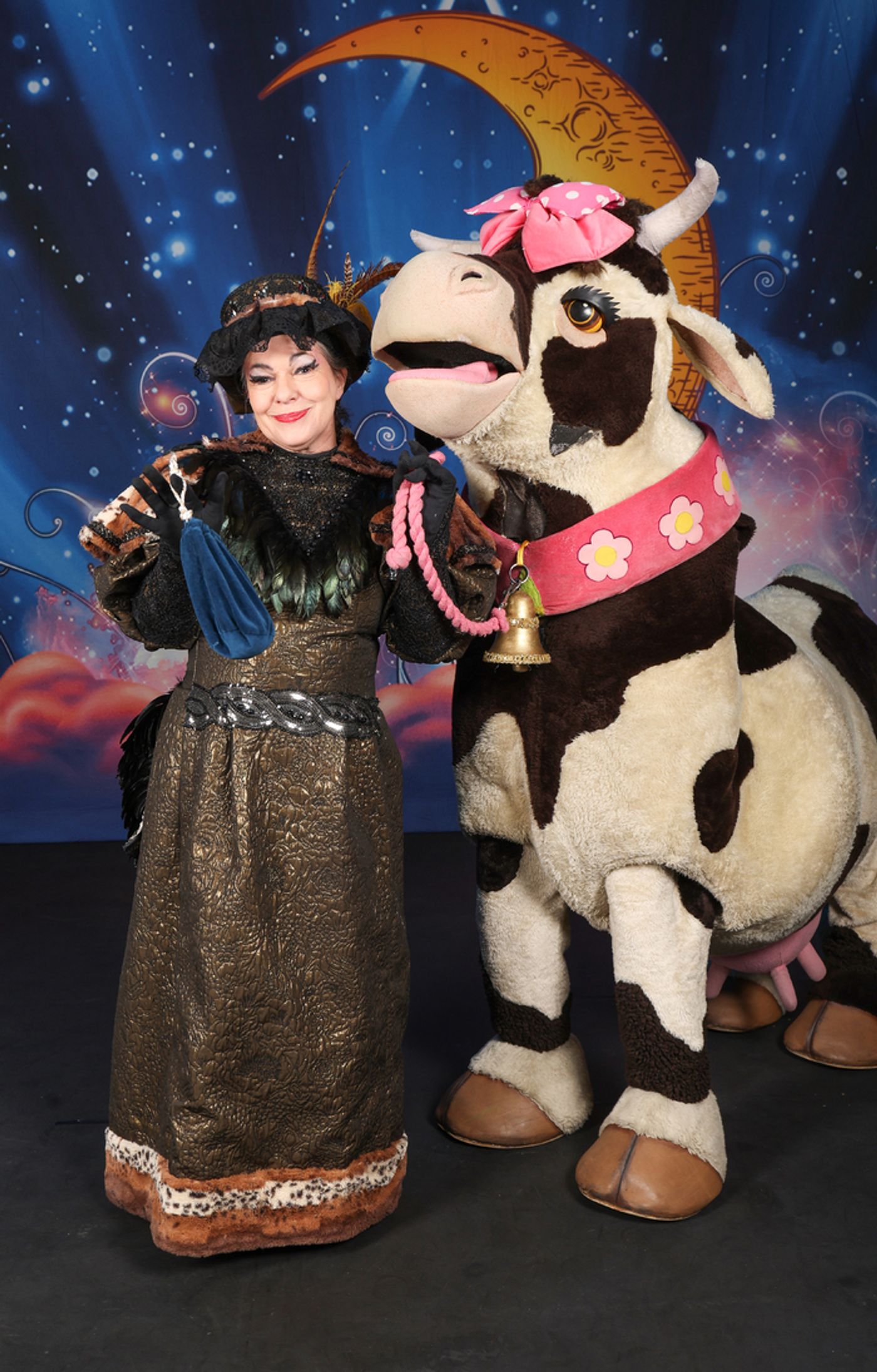 Photos: Meet the Cast of JACK AND THE BEANSTALK Panto at Southampton's Mayflower Theatre Photos: Meet the Cast of JACK AND THE BEANSTALK Panto at Southampton's Mayflower Theatre Image