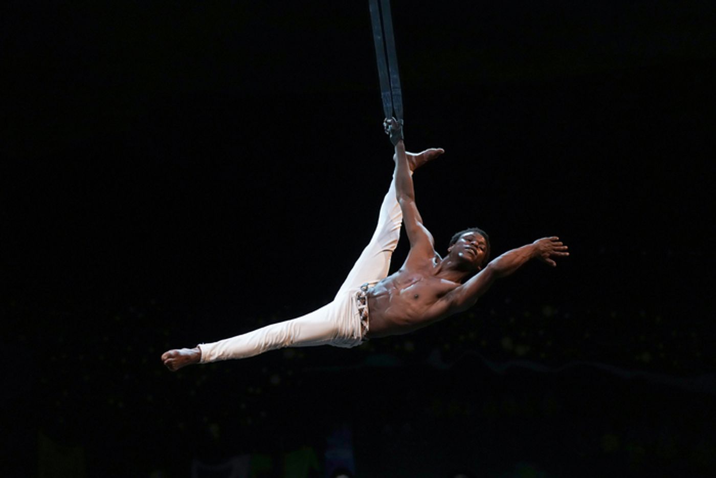 Photos: MOYA by Zip Zap Circus at Children's Theatre Company  Image