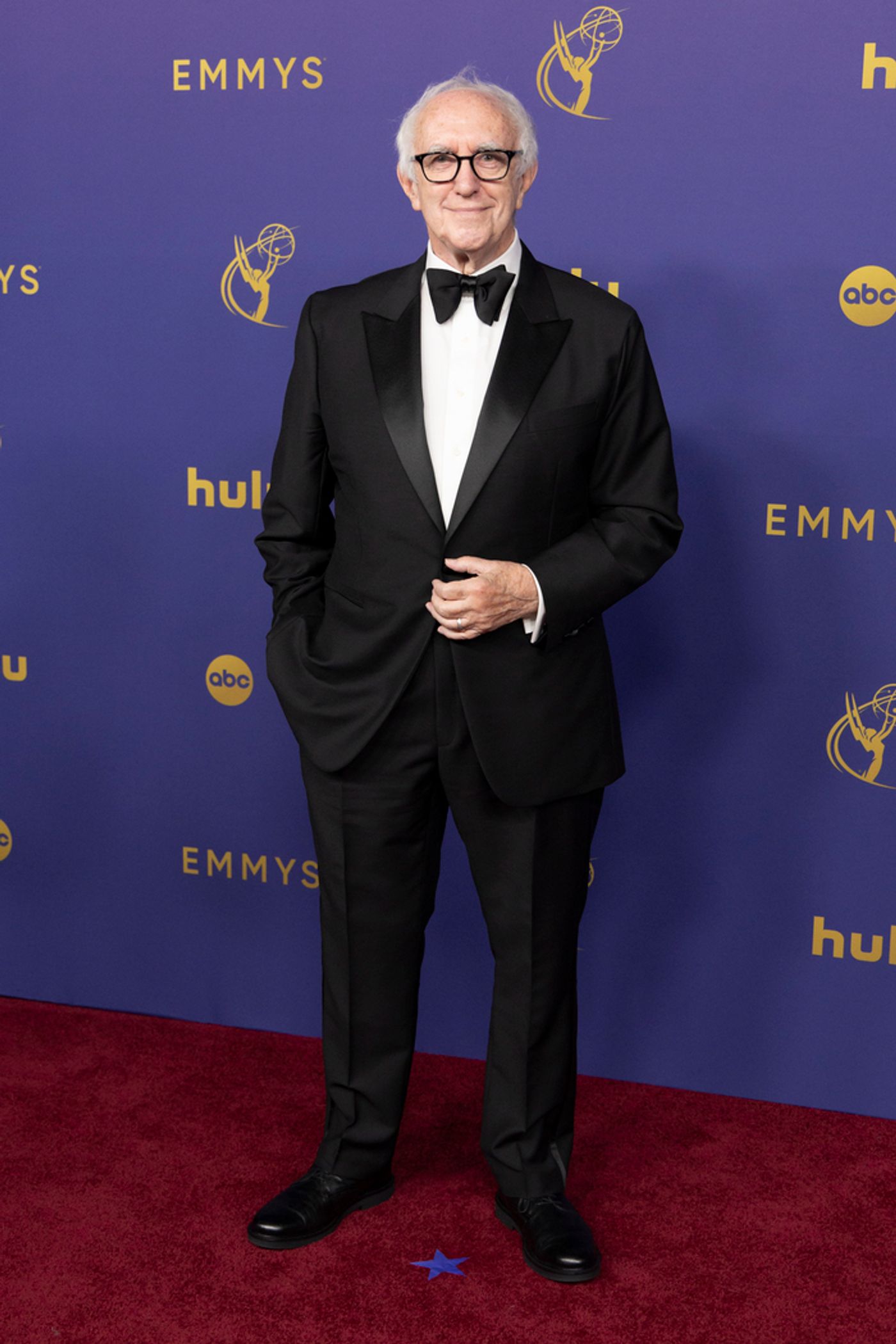 Photos: Inside the 76th Emmy Awards With Jeremy Allen White, Elizabeth Debicki & More  Image