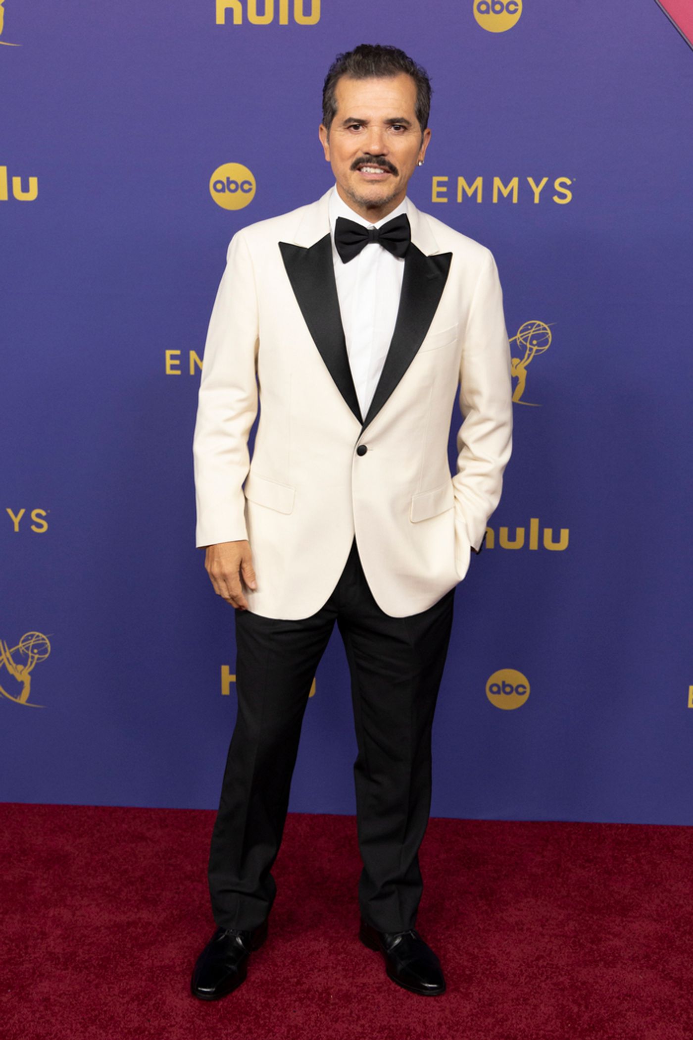 Photos: Inside the 76th Emmy Awards With Jeremy Allen White, Elizabeth Debicki & More  Image