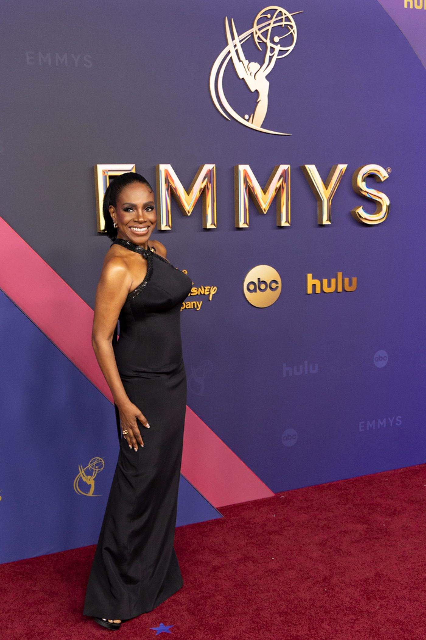 Photos: Inside the 76th Emmy Awards With Jeremy Allen White, Elizabeth Debicki & More  Image