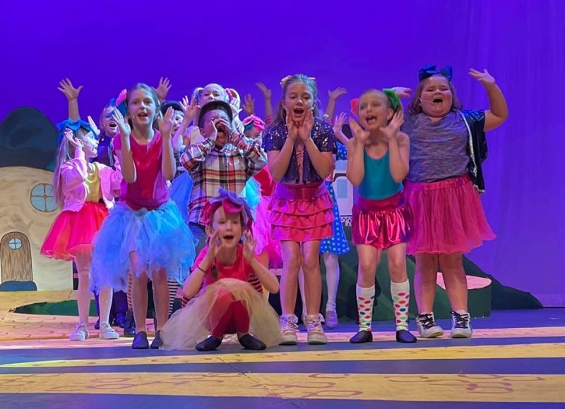 Review: THE WIZARD OF OZ at The Forum Review: THE WIZARD OF OZ at The Forum Image