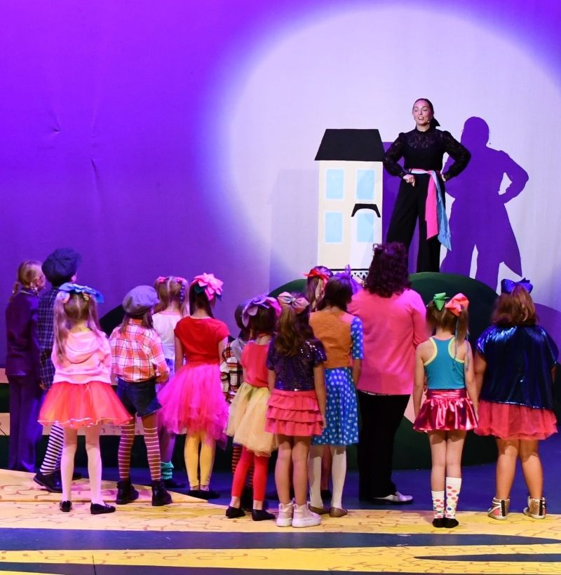 Review: THE WIZARD OF OZ at The Forum Review: THE WIZARD OF OZ at The Forum Image