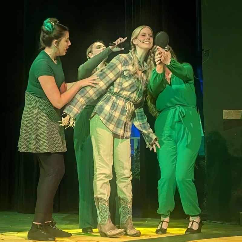 Review: THE WIZARD OF OZ at The Forum Review: THE WIZARD OF OZ at The Forum Image