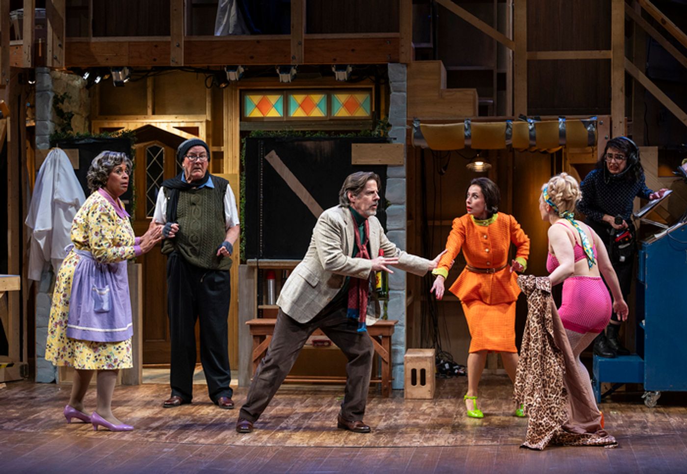 Photos: NOISES OFF at Steppenwolf Theatre Company Photos: NOISES OFF at Steppenwolf Theatre Company Image