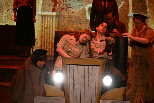 Brooke Matthews as Bonnie Parker and Robert Mata as Clyde Barrow Photo