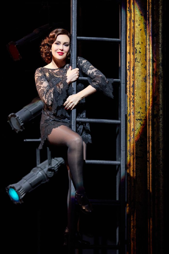 Photos: Alyssa Milano as 'Roxie Hart' in CHICAGO on Broadway — photo 1 of 8