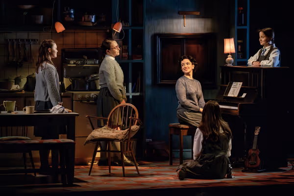 Nancy Allsop, Nicola Turner, Laura Donnelly,
Lara McDonnell, and Sophia Ally 
 Photo