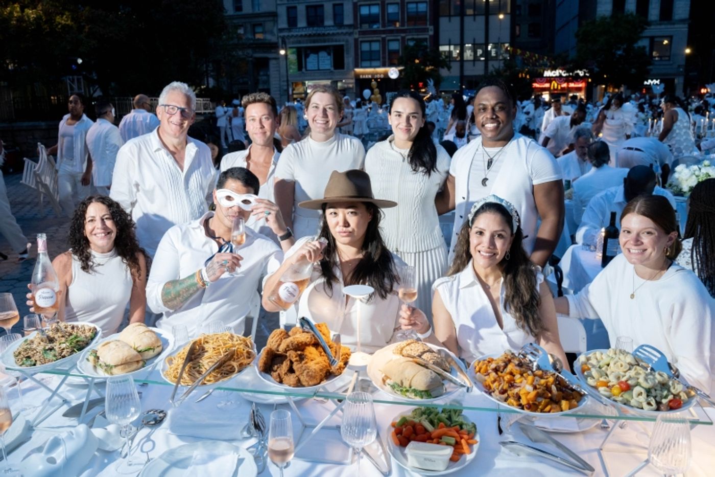 Dîner en Blanc-The Exciting Event in Union Square  Image
